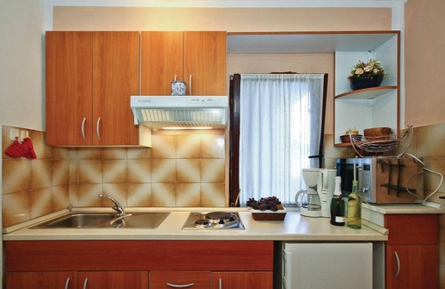 Nova Vas Apartment | Cozy 1 Bedroom Getaway in Porec with Spa & Breakfast