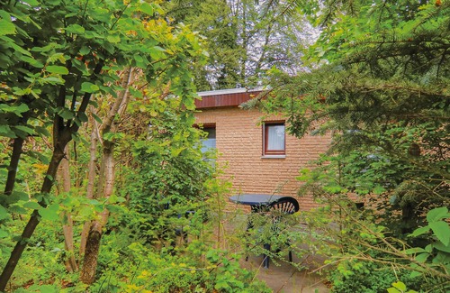 Pruemzurlay House | Cozy 1 Bedroom Retreat in Prümzurlay with Lake View