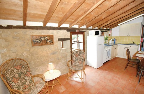 Eymet House | Cozy 1 Bedroom Retreat in Eymet with Pool and Breakfast