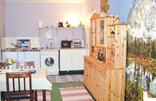 Stromsnasbruk House | Sunny Yellow Cottage with Lake View & Spa Amenities