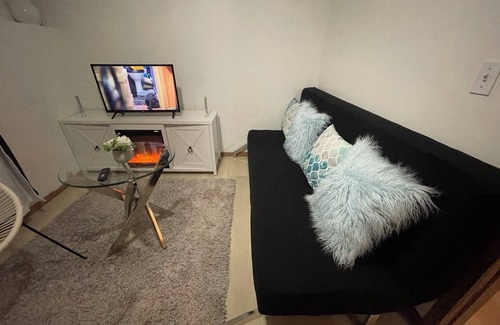Calgary House | 1 bedroom Basement Suite with king bed