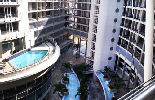 Durban Apartment | Tranquil 1 Bedroom Apartment by Ushaka Beach in Durban