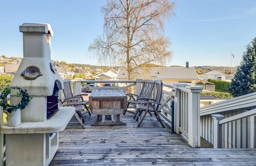 Uddevalla Municipality House | Cozy 1 Bedroom Retreat with Ocean View in Uddevalla