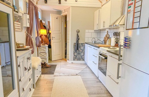 Skene House | Nature-Embraced Cottage with Lake Views and Family Amenities