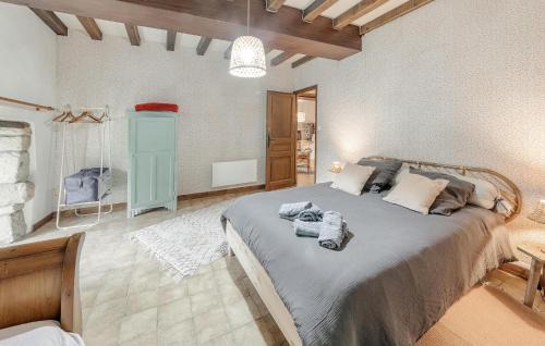 Tremblay Apartment | Cozy Apartment in Tremblay with Free Wifi & Child-Friendly