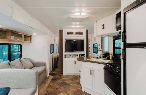 Carling House | 1-bedroom Camper Trailer Cottage #3
