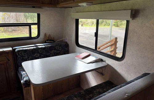 Forks House | Experience Alderwood Retreat: Family-Friendly & Highly Rated