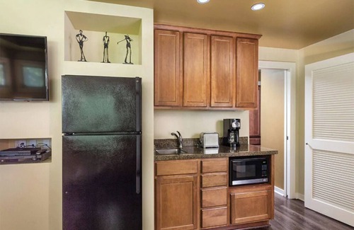 Paradise Valley Village Condo | Cozy 1 Bedroom Condo with Kitchenette at Orange Tree Resort