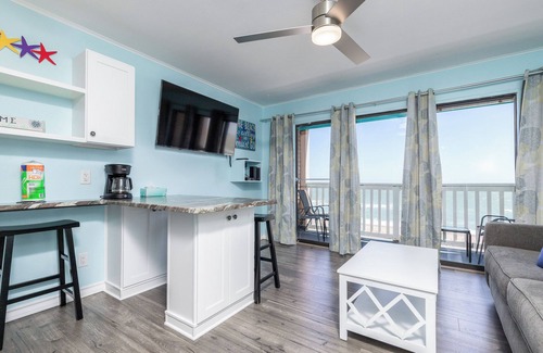 North Beach Condo | 1-bedroom condo in delightful Corpus Christi with WiFi, AC, Beachfront balcony