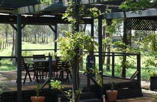 Pokolbin Ski Chalet | Cozy 1 Bedroom Cottage with Spa & Vineyard Views