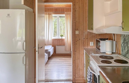 Fegen House | Cozy 1 Bedroom Accommodation with Lake View in Fegen