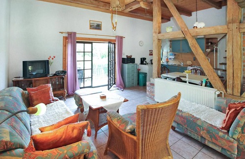 Muritz House | Top-Rated 1 Bedroom Retreat in Jabel with Lake View