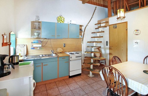 Muritz House | Top-Rated 1 Bedroom Retreat in Jabel with Lake View