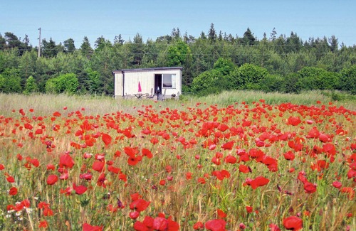 Klintehamn House | Cozy Cottage in Fröjel with Oceanfront and Spa Amenities