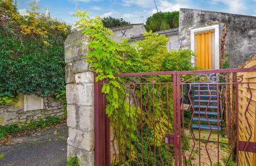 Saint-Paulet-de-Caisson Apartment | Cozy 1 Bedroom Retreat in St Paulet De Caisson