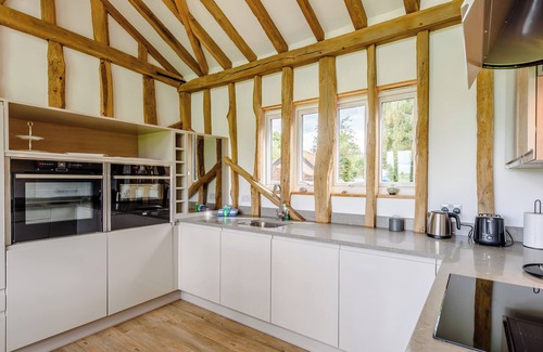 Ipswich Cottage | Cozy 1 Bedroom Stay in Raydon, Near Ipswich with Breakfast