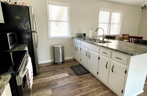 Jasper Cottage | Cozy 1 Bedroom Gingerbread Guesthouse with Spa & Lake View