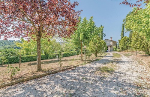 Monterchi House | Quaint Vacation House near Monterchi with Spa & Breakfast
