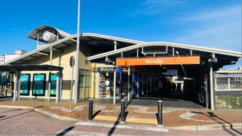 Hornsby House | 1 bedroom guesthouse close 2Train&Westfield