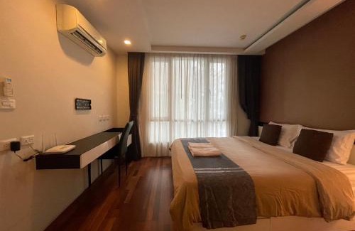 Asoke Apartment | Modern 1 Bedroom Retreat in Sukhumvit CBD, Near BTS