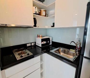 Asoke Apartment | Modern 1 Bedroom Retreat in Sukhumvit CBD, Near BTS