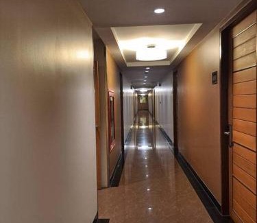 Asoke Apartment | Modern 1 Bedroom Retreat in Sukhumvit CBD, Near BTS