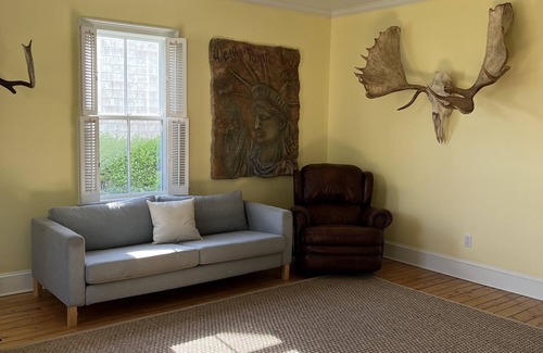 Stonington House | Elegant 1-Bedroom Oasis Steps from the Water, Rated 10/10