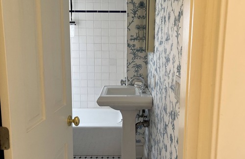 Stonington House | Elegant 1-Bedroom Oasis Steps from the Water, Rated 10/10