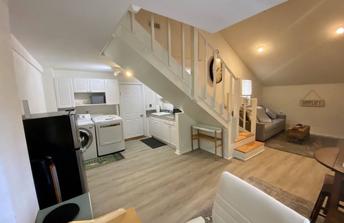 Windermere Apartment | Cozy 1 Bedroom Loft with Private Entrance & Pet Friendly