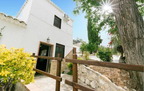 Villanueva de Algaidas Apartment | Cozy Apartment in Iznajar with Family-Friendly Kitchen