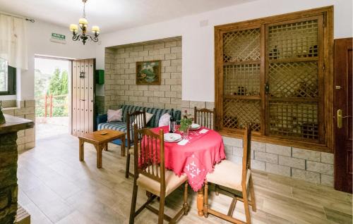 Villanueva de Algaidas Apartment | Cozy Apartment in Iznajar with Family-Friendly Kitchen