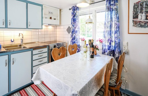 Orkelljunga Municipality House | Cozy 1 Bedroom Retreat in Örkelljunga with Lake View