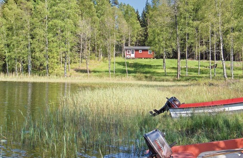Tanum O House | Secluded Forest Cottage with Lake View and Spa Amenities