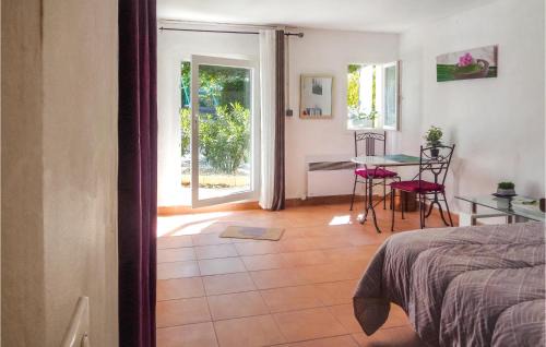 Rasteau House | Charming Home in Rasteau with Kitchenette for Families