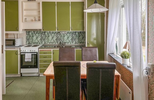 Fegen House | Cozy 1 Bedroom Retreat in Fegen with Pool and Spa