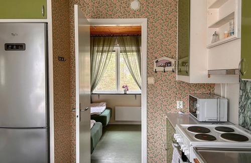 Fegen House | Cozy 1 Bedroom Retreat in Fegen with Pool and Spa