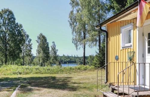 Fegen House | Cozy 1 Bedroom Retreat in Fegen with Pool and Spa