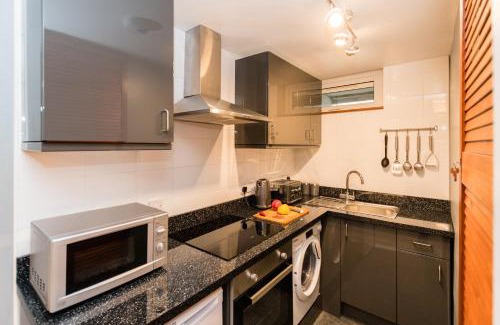 Wigan Apartment | Impressive 1 Bedroom Newton Apartment with Free Parking