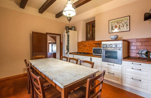 Volterra Apartment | Cozy 1 Bedroom Getaway in Historic Volterra with Spa