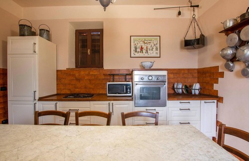 Volterra Apartment | Cozy 1 Bedroom Getaway in Historic Volterra with Spa
