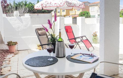 La Siesta Apartment | Pet-Friendly Apartment with Pool in Torrevieja