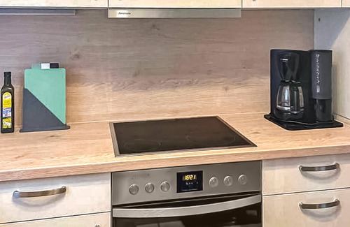 Warthe Apartment | Cozy 1 Bedroom Retreat in Warthe with Spa & Breakfast