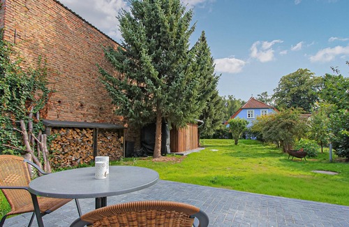 Warthe Apartment | Cozy 1 Bedroom Retreat in Warthe with Spa & Breakfast