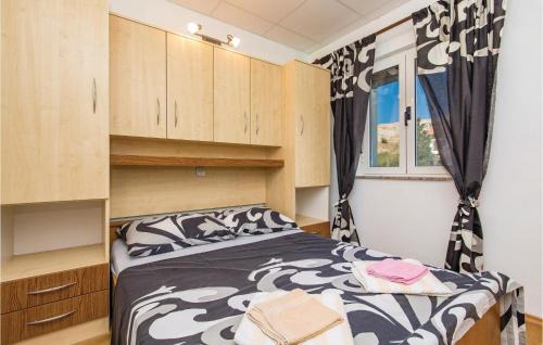 Dinjiska Apartment | Family-Friendly Dinjiska Apartment with Kitchen & High Ratings