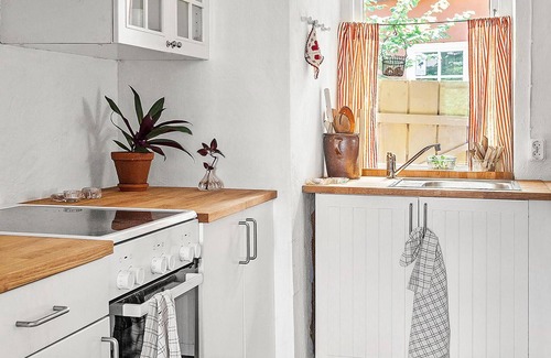 Tomelilla Municipality House | Cozy 1 Bedroom Retreat in Skåne Tranås with Lake View
