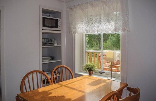 Gullabo House | Cozy Countryside Retreat with Lake Views and Spa