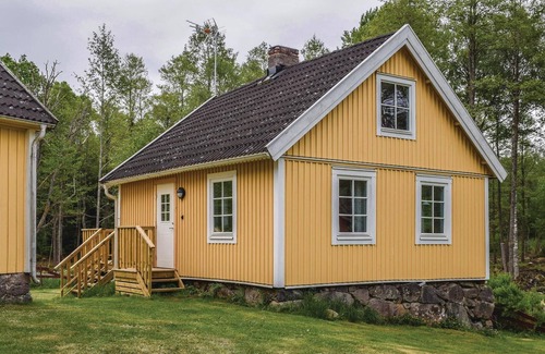 Gullabo House | Cozy Countryside Retreat with Lake Views and Spa