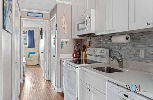 Montego Bay Condo | Ocean View Condo with Pool & Kitchen for Family Getaways