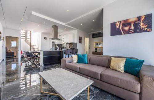 Pembroke Apartment | 1 Bedroom Penthouse Retreat for Couples & Families with Large Rooftop Terrace and Pool