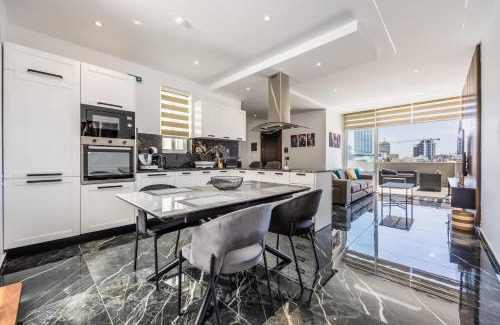 Pembroke Apartment | 1 Bedroom Penthouse Retreat for Couples & Families with Large Rooftop Terrace and Pool